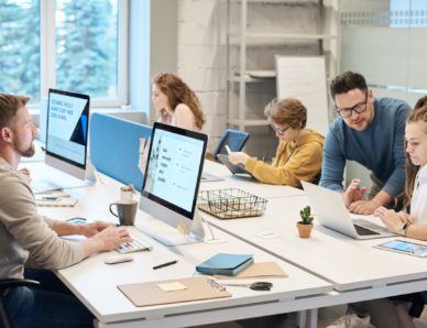 photo stagiaires qui pratiquent