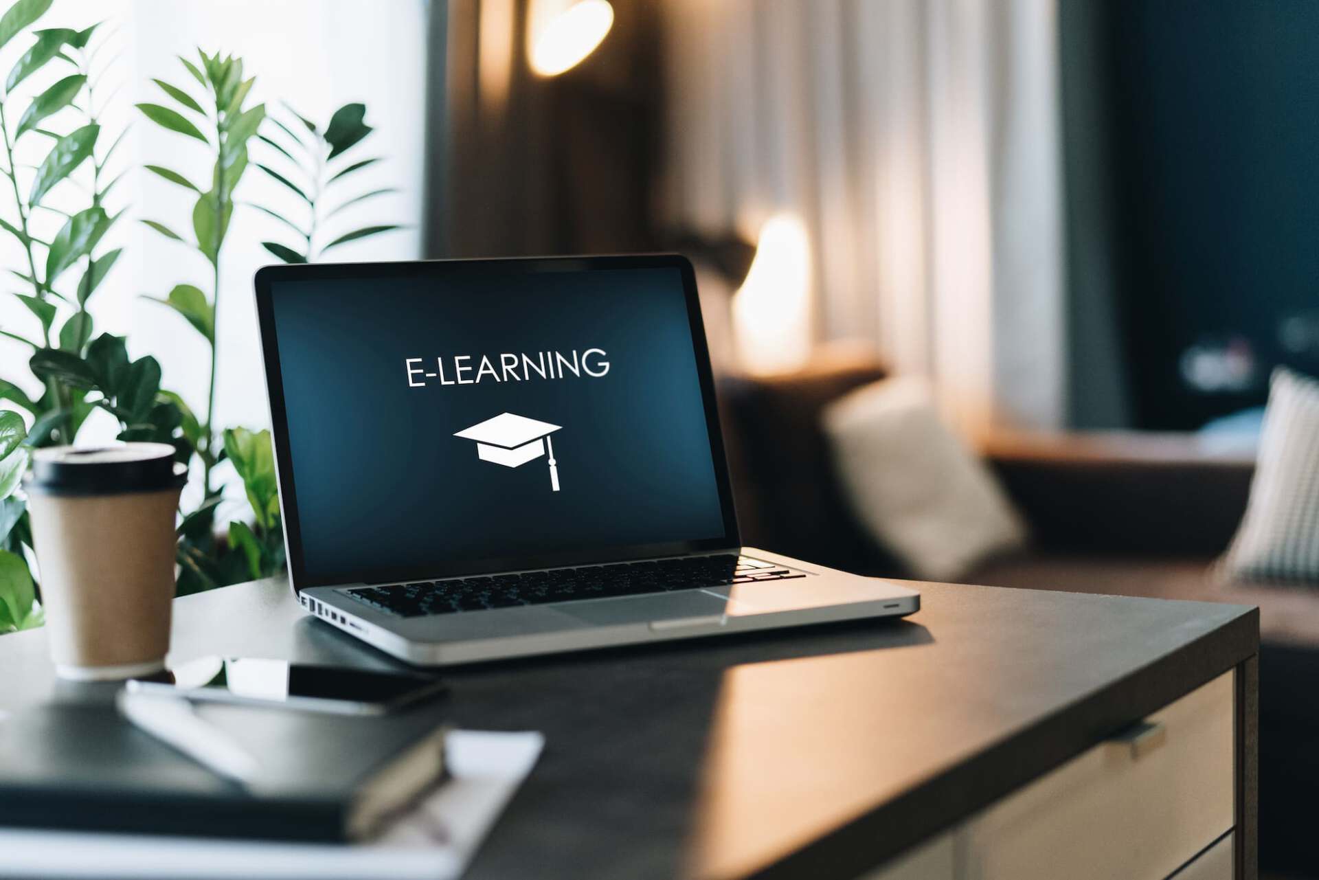 ordinateur indiquant l'e-learning