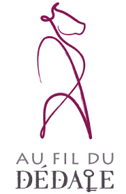 Logo de Au Fil du Dédale, avec une illustration stylisée d'une vache