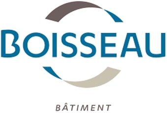 Logo Boisseau Bâtiment avec texte bleu et arcs gris.