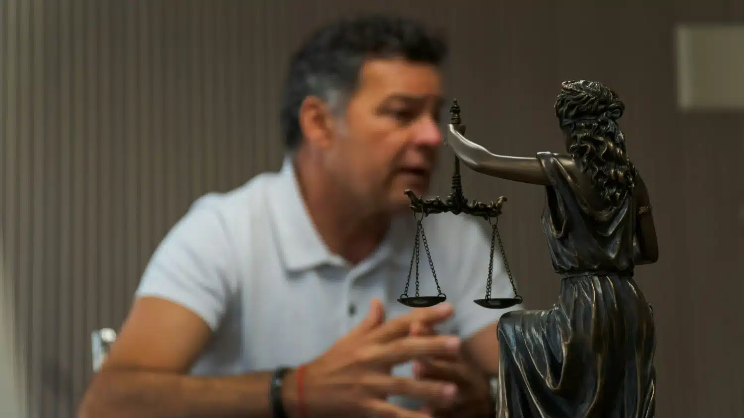 Personne-devant-justice