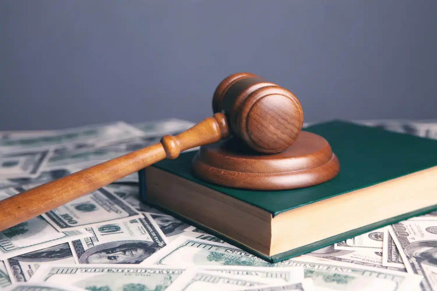 marteau-justice-sur-livre
